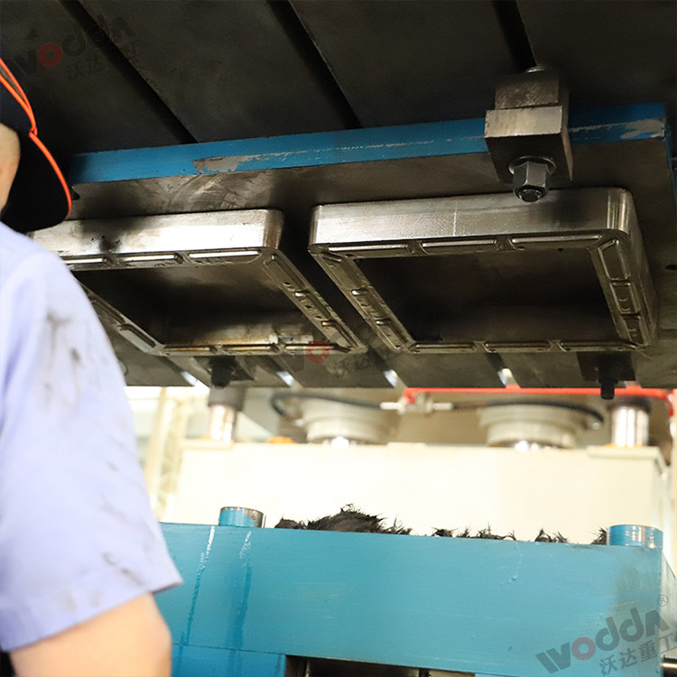 树脂井盖成型液压机模具(图2) 树脂井盖成型液压机模具(图2)