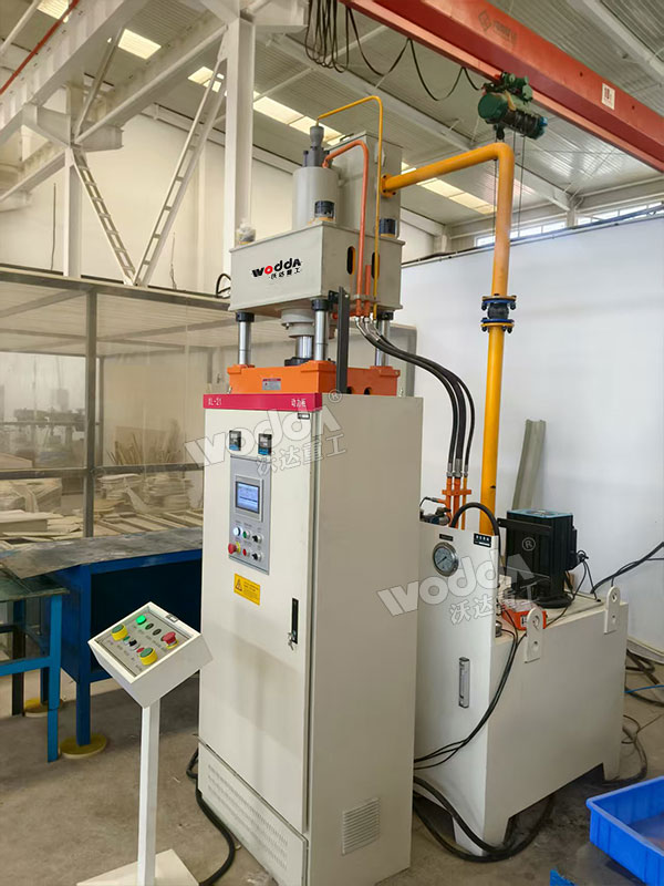 100吨伺服液压机.jpg 100吨伺服液压机.jpg